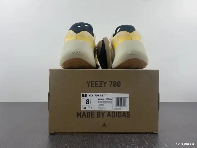V3 Mono 700 HP5425 Yeezy Adidas Safflower 0612